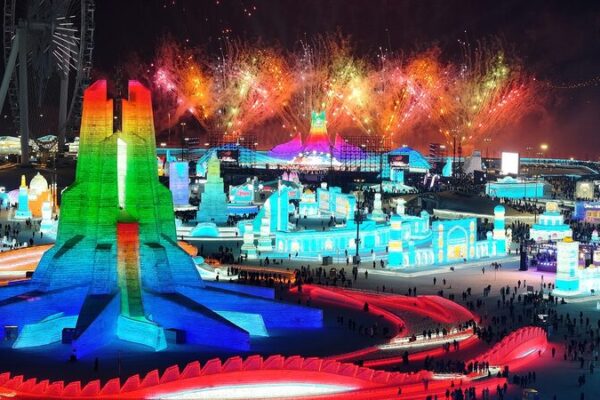Harbin’s Dazzling New Year Fireworks Light Up Ice Kingdom! 🎆❄️ Harbin_s_Dazzling_New_Year_Fireworks_Light_Up_Ice_Kingdom_____