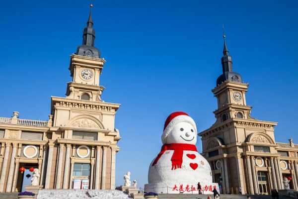 Harbin’s Giant Snowman Lights Up Winter Wonderland ❄️✨ Harbin_s_Giant_Snowman_Lights_Up_Winter_Wonderland____ video poster