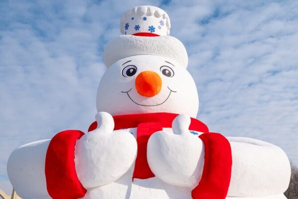 Harbin’s Giant Snowman Welcomes Global Tourists with a Thumbs-Up! ⛄🌍 Harbin_s_Giant_Snowman_Welcomes_Global_Tourists_with_a_Thumbs_Up____