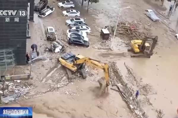 Heavy Rain Triggers Landslides, Disrupts Traffic in Shaanxi ๐ง๐ง๏ธ Heavy_Rain_Triggers_Landslides__Disrupts_Traffic_in_Shaanxi____