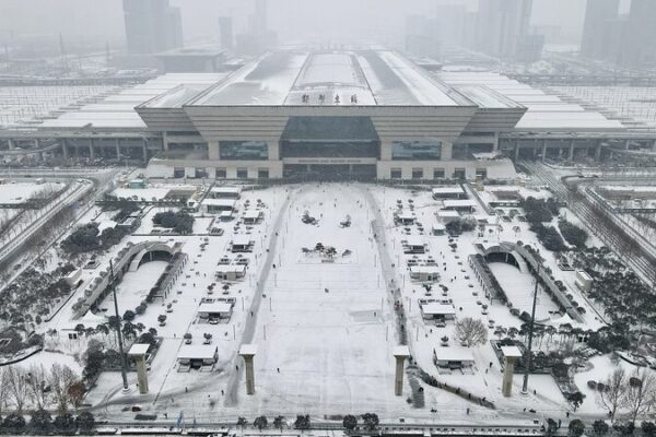 Henan Battles Heavy Snow with Massive Mobilization ❄️🚗 Henan_Battles_Heavy_Snow_with_Massive_Mobilization____