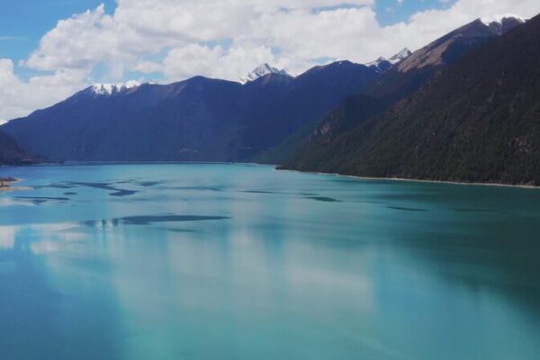Hidden Gem on the ‘Roof of the World’: Xizang’s Turquoise Lake 🌊✨ Hidden_Gem_on_the__Roof_of_the_World___Xizang_s_Turquoise_Lake___ video poster