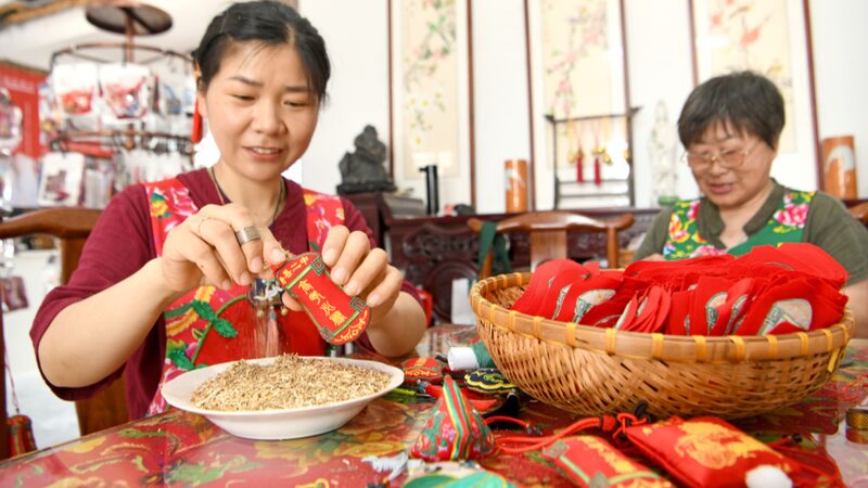 Huainan_Herbs___Craft_Traditions_for_Dragon_Boat_Fest_
