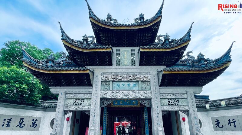 Huishan_s_Timeless_Roofs__Where_History_Meets_Sky___ - 🌍NewspaperAmigo – Your Global News Buddy 🗞️ Huishan_s_Timeless_Roofs__Where_History_Meets_Sky___