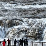 Hukou_Waterfall_s_Winter_Wonder_Stuns_Visitors____