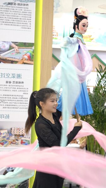 Hunan Rod Puppetry Dances into the Spotlight with Young Inheritor’s Performance 🎭✨ Hunan_Rod_Puppetry_Dances_into_the_Spotlight_with_Young_Inheritor_s_Performance___ video poster