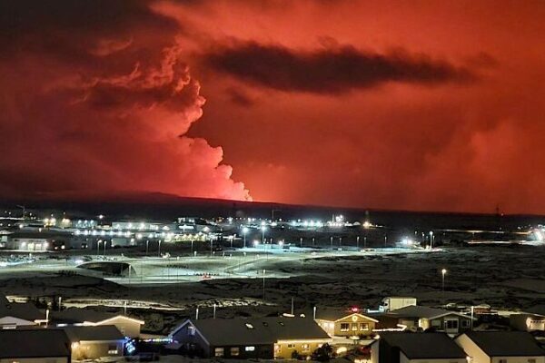 Iceland_Volcano_Erupts__Emergency_Measures_Activated video poster