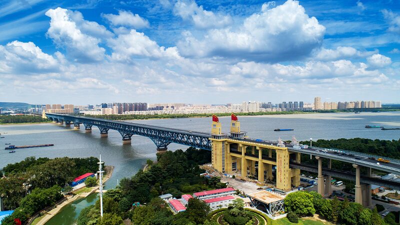 Iconic_Nanjing_Yangtze_River_Bridge__Engineering_Marvel___Cultural_Symbol____poster - 🌍NewspaperAmigo – Your Global News Buddy 🗞️ Iconic_Nanjing_Yangtze_River_Bridge__Engineering_Marvel___Cultural_Symbol___ video poster