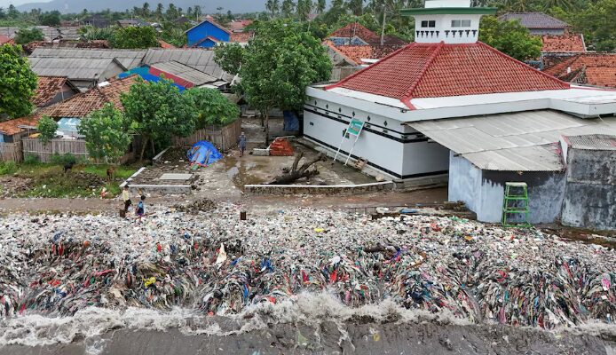 Indonesia_s_Fishing_Village_Battles_Plastic_Tides___Climate_Woes - 🌍NewspaperAmigo – Your Global News Buddy 🗞️ __Indonesia_s_Fishing_Village_Battles_Plastic_Tides___Climate_Woes