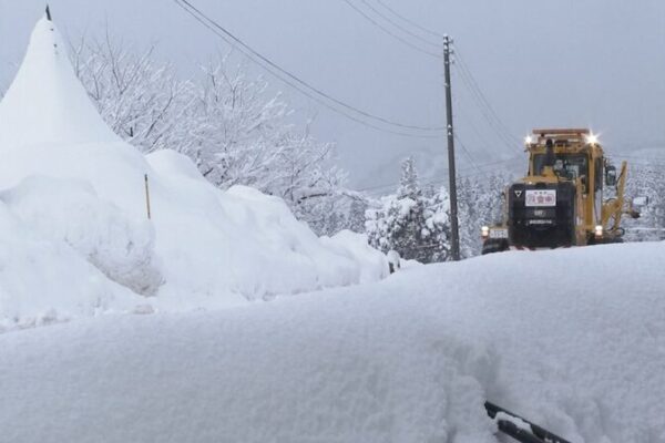 Japan Snow Chaos: Epic Storms Freeze Travel & Daily Life ❄️🚗 Japan_Snow_Chaos__Epic_Storms_Freeze_Travel___Daily_Life____ video poster
