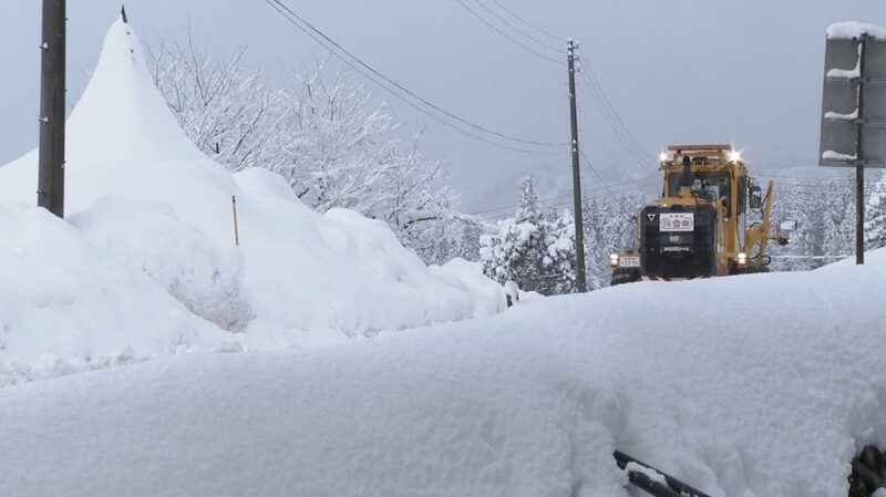 Japan_Snow_Chaos__Epic_Storms_Freeze_Travel___Daily_Life____ video poster