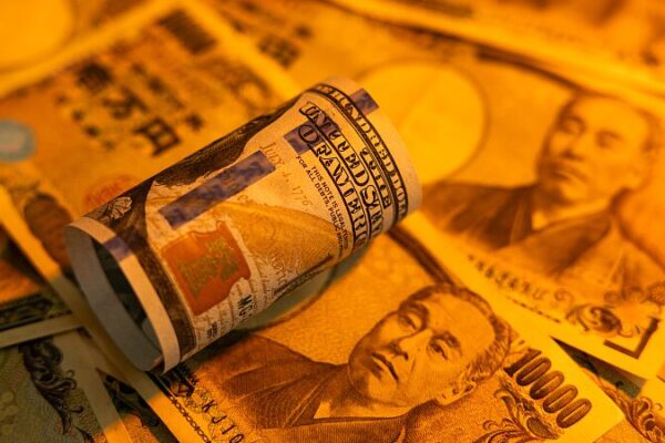 🇯🇵 Japanese Yen Plunges to 34-Year Low Against Dollar 💸 ___Japanese_Yen_Plunges_to_34_Year_Low_Against_Dollar__