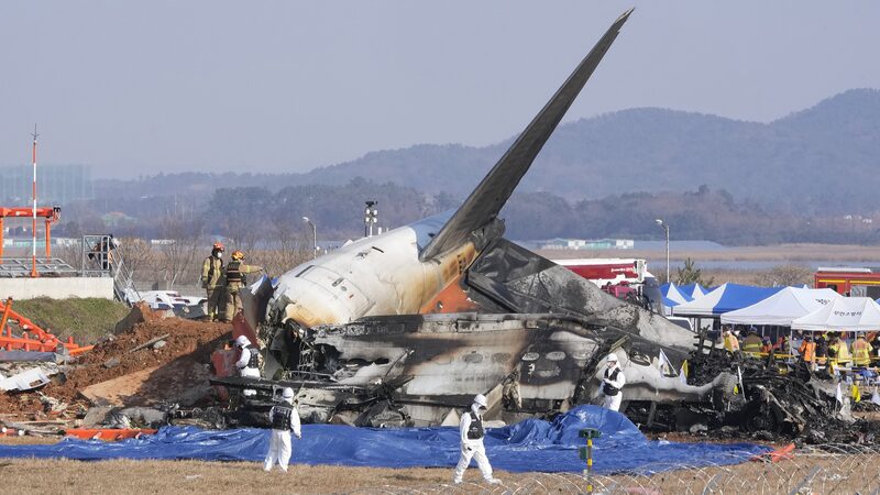Jeju_Air_Crash_in_South_Korea_Leaves_179_Dead__Sparks_National_Mourning______poster - 🌍NewspaperAmigo – Your Global News Buddy 🗞️ Jeju_Air_Crash_in_South_Korea_Leaves_179_Dead__Sparks_National_Mourning_____ video poster