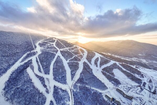 Jilin’s Beidahu Ski Resort Gears Up for Winter Fun! 🎿❄️ Jilin_s_Beidahu_Ski_Resort_Gears_Up_for_Winter_Fun_____