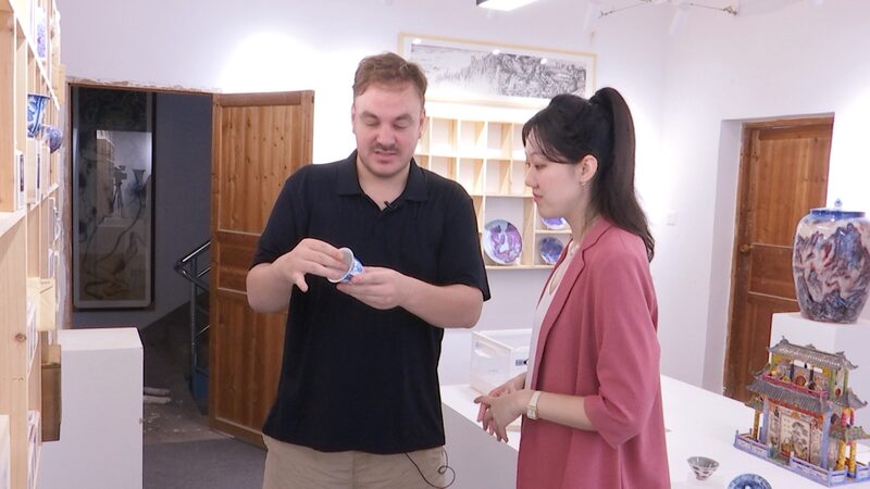 Jingdezhen__Where_Ancient_Porcelain_Meets_Global_Art____poster - 🌍NewspaperAmigo – Your Global News Buddy 🗞️ Jingdezhen__Where_Ancient_Porcelain_Meets_Global_Art___ video poster