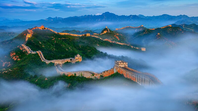 Jinshanling_Great_Wall__Where_Ancient_History_Meets_Modern_Prosperity____poster - 🌍NewspaperAmigo – Your Global News Buddy 🗞️ Jinshanling_Great_Wall__Where_Ancient_History_Meets_Modern_Prosperity___ video poster