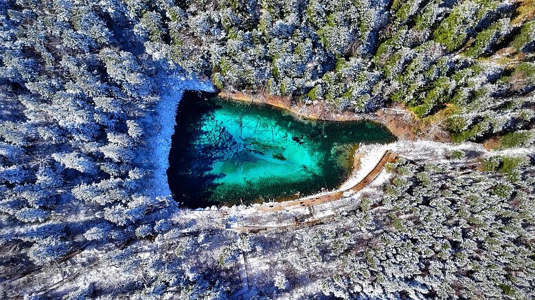 Jiuzhai_Valley_Transforms_into_Winter_Wonderland_with_First_Snowfall_____ - 🌍NewspaperAmigo – Your Global News Buddy 🗞️ Jiuzhai_Valley_Transforms_into_Winter_Wonderland_with_First_Snowfall_____