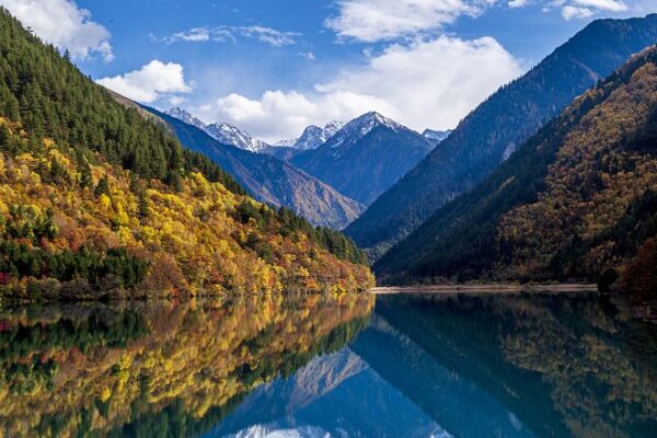 Jiuzhai Valley: Sichuan’s Year-Round Natural Wonder 🌿🏞️ Jiuzhai_Valley__Sichuan_s_Year_Round_Natural_Wonder____