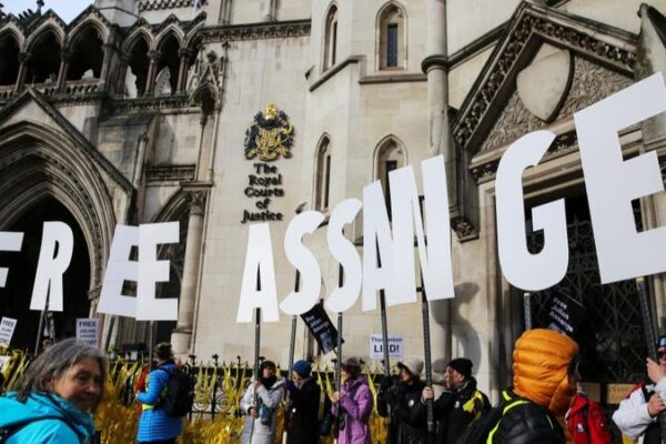 Julian Assange’s Extradition Battle: Free Speech at Stake? 🕊️⚖️ Julian_Assange_s_Extradition_Battle__Free_Speech_at_Stake______