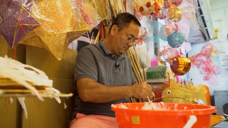 Kenneth_Mo_Illuminates_Hong_Kong_s_Lantern_Legacy____poster - 🌍NewspaperAmigo – Your Global News Buddy 🗞️ Kenneth_Mo_Illuminates_Hong_Kong_s_Lantern_Legacy___ video poster