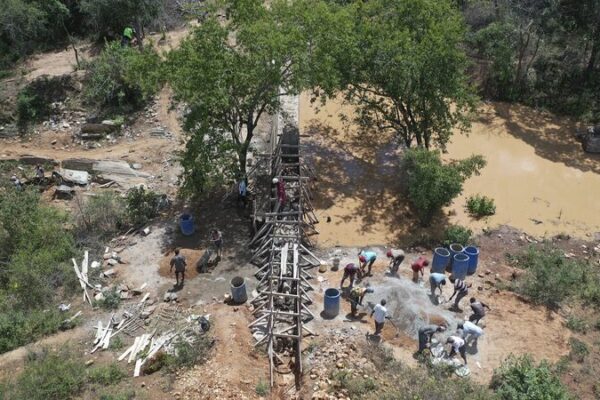 Kenya Tackles Climate Crisis with Sustainable Water Solutions π±π§ Kenya_Tackles_Climate_Crisis_with_Sustainable_Water_Solutions___