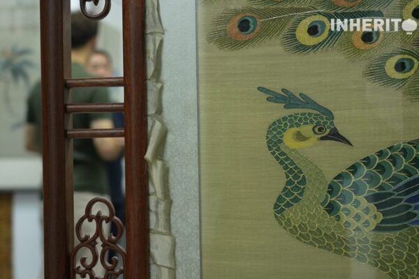 Kesi: China’s Ancient ‘Silk Paintings’ Captivate Modern World 🌸✨ Kesi__China_s_Ancient__Silk_Paintings__Captivate_Modern_World___