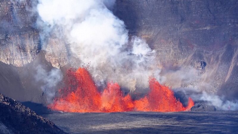 Kilauea_Erupts_Again__Stunning_Lava_Flows_Captured_in_Hawaii_Volcanoes_National_Park____poster - 🌍NewspaperAmigo – Your Global News Buddy 🗞️ Kilauea_Erupts_Again__Stunning_Lava_Flows_Captured_in_Hawaii_Volcanoes_National_Park___ video poster