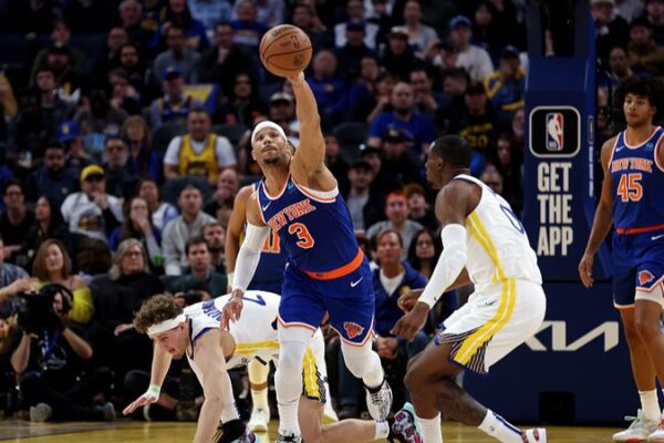 Knicks Outlast Warriors in Thriller 🏀 | Hart’s Triple-Double Steals the Show Knicks_Outlast_Warriors_in_Thriller_____Hart_s_Triple_Double_Steals_the_Show