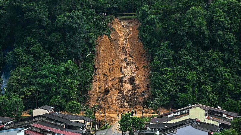 Kuala_Lumpur_Hit_by_Flash_Floods__Asia_News_Wrap___ - 🌍NewspaperAmigo – Your Global News Buddy 🗞️ Kuala_Lumpur_Hit_by_Flash_Floods__Asia_News_Wrap___
