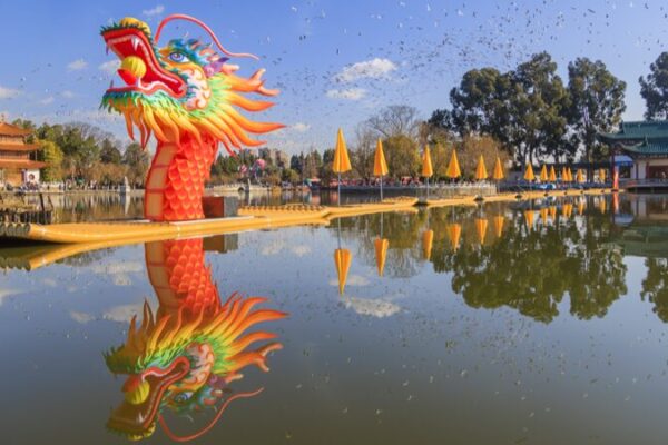 Kunming Lantern Festival Lights Up Dianchi Lake 🌟🏮 Kunming_Lantern_Festival_Lights_Up_Dianchi_Lake___