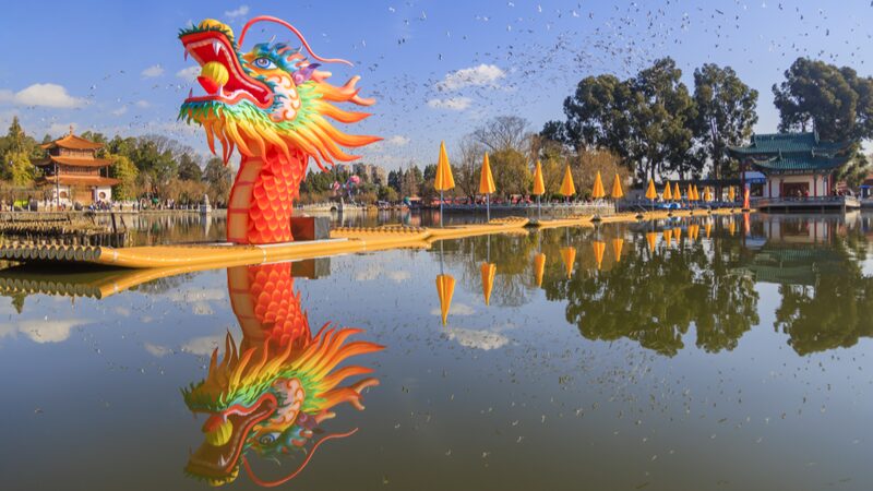 Kunming_Lantern_Festival_Lights_Up_Dianchi_Lake___ - 🌍NewspaperAmigo – Your Global News Buddy 🗞️ Kunming_Lantern_Festival_Lights_Up_Dianchi_Lake___