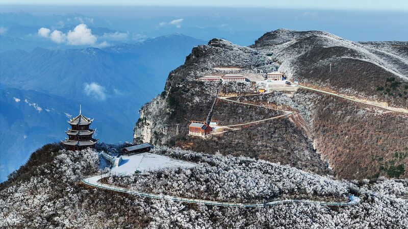 Longtou Mountain Transforms into Winter Wonderland ❄️🏞️ Longtou_Mountain_Transforms_into_Winter_Wonderland_____