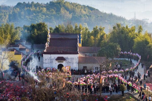 ๐ Lunar New Year Travel Boom Fuels Festive Adventures in China ๐โจ __Lunar_New_Year_Travel_Boom_Fuels_Festive_Adventures_in_China___