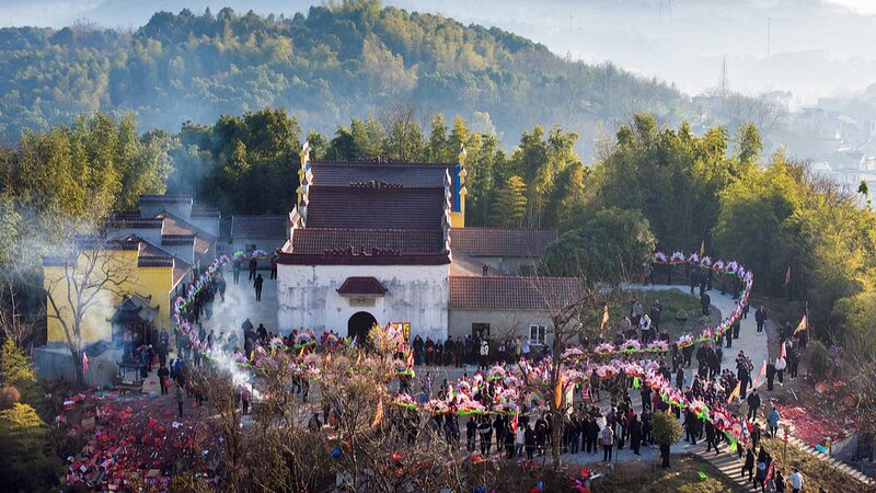 Lunar_New_Year_Travel_Boom_Fuels_Festive_Adventures_in_China___ - 🌍NewspaperAmigo – Your Global News Buddy 🗞️ __Lunar_New_Year_Travel_Boom_Fuels_Festive_Adventures_in_China___