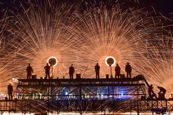 Luoyang Lights Up with Ancient Iron Flower Magic 🌟🔥 Luoyang_Lights_Up_with_Ancient_Iron_Flower_Magic___