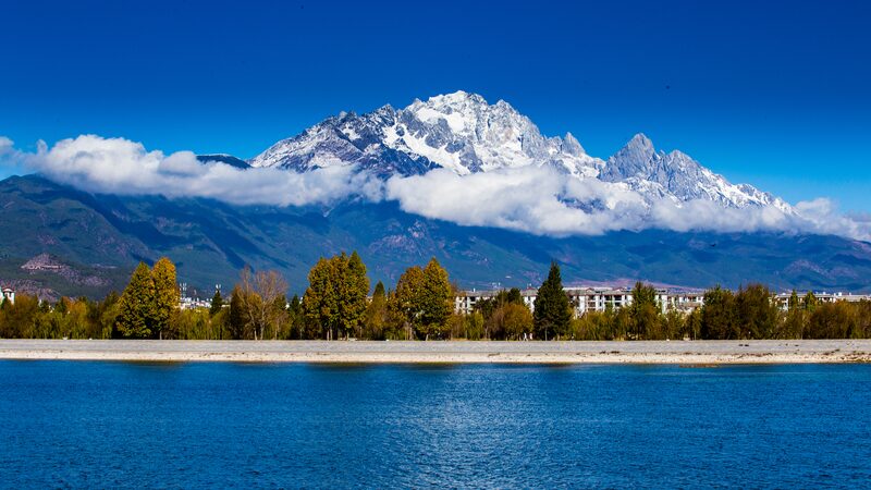 Majestic Yulong Snow Mountain: A Silver Dragon in Yunnan’s Skyline 🏔️✨ Majestic_Yulong_Snow_Mountain__A_Silver_Dragon_in_Yunnan_s_Skyline____ video poster
