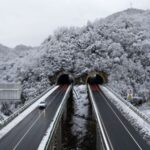 Major_Cold_Snap_Paralyzes_China_s_Travel_Networks____