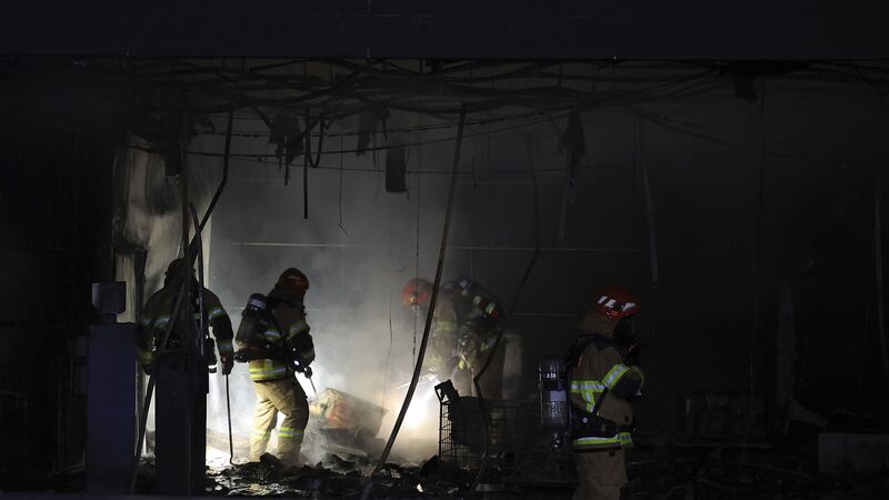 Major_Fire_Erupts_in_South_Korean_Commercial_Building__Dozens_Rescued_poster - 🌍NewspaperAmigo – Your Global News Buddy 🗞️ __Major_Fire_Erupts_in_South_Korean_Commercial_Building__Dozens_Rescued video poster