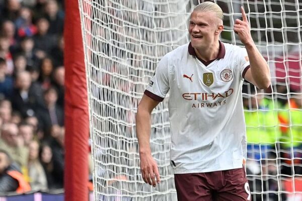 Man City’s Gritty Win Keeps Title Hopes Alive 🏆⚽ Man_City_s_Gritty_Win_Keeps_Title_Hopes_Alive___
