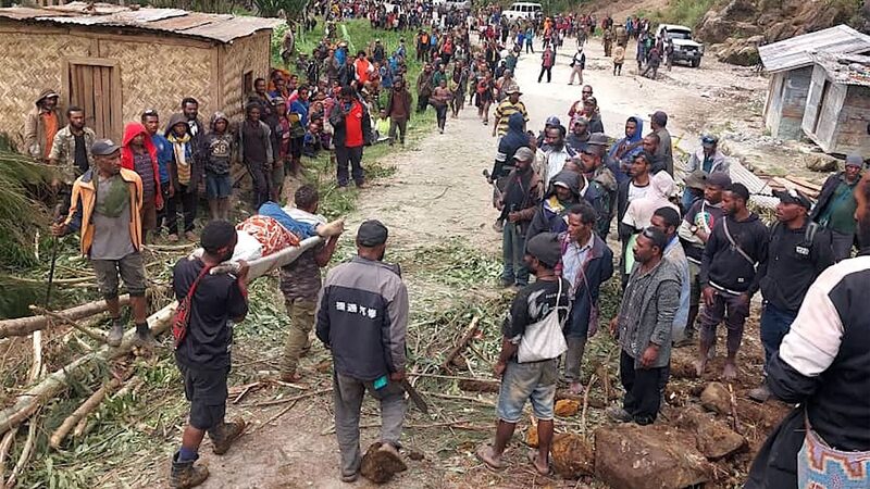 Massive_Landslide_Buries_300__in_Papua_New_Guinea_____