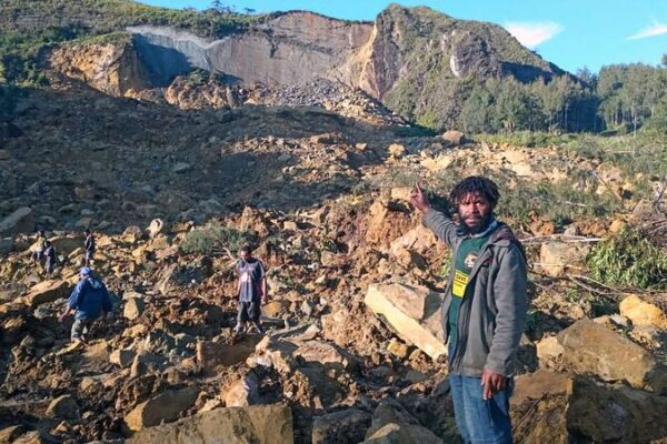Massive Landslide in Papua New Guinea Leaves Thousands Impacted 🌍💔 Massive_Landslide_in_Papua_New_Guinea_Leaves_Thousands_Impacted___