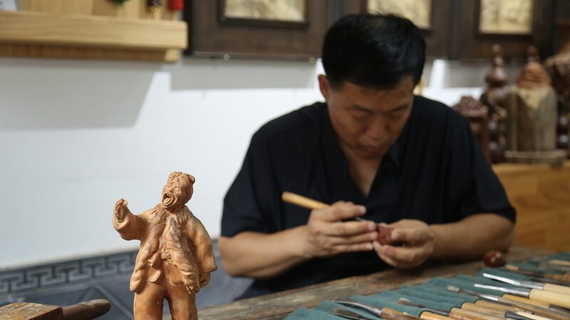 Meet_the_Artisan_Turning_Jujube_Wood_into_Shaanxi_s_Cultural_Treasures_ - 🌍NewspaperAmigo – Your Global News Buddy 🗞️ __Meet_the_Artisan_Turning_Jujube_Wood_into_Shaanxi_s_Cultural_Treasures_