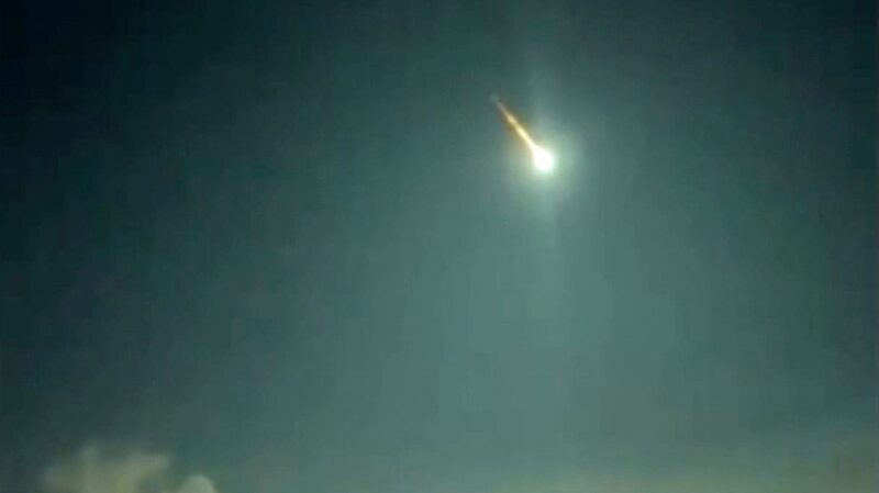 Meteor_Madness__Asteroid_Lights_Up_Siberia_s_Sky__ - 🌍NewspaperAmigo – Your Global News Buddy 🗞️ Meteor_Madness__Asteroid_Lights_Up_Siberia_s_Sky__