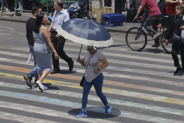 Mexico City Sizzles at Record 34.7°C Amid Deadly Heat Wave 🌡️🔥 Mexico_City_Sizzles_at_Record_34_7_C_Amid_Deadly_Heat_Wave____