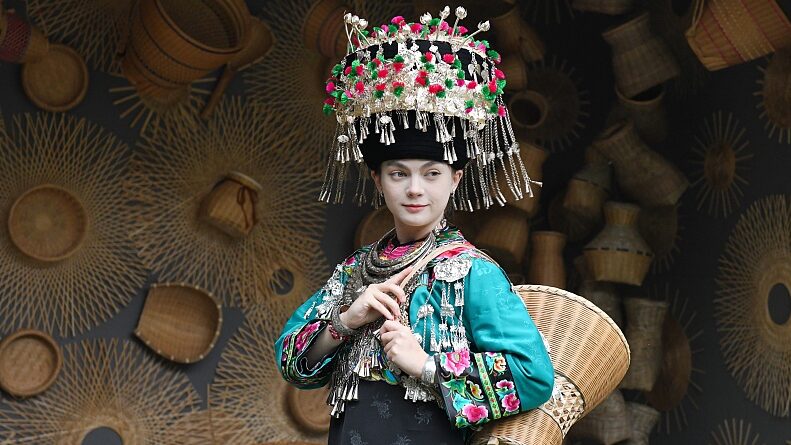 Miao_Ethnic_Fashion_Steals_the_Show_at_2023_Fenghuang_Festival___