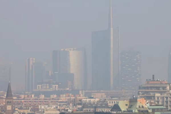 Milan’s Pollution Crisis: Residents Seek Cleaner Air Amid High Smog Levels Milan_s_Pollution_Crisis__Residents_Seek_Cleaner_Air_Amid_High_Smog_Levels