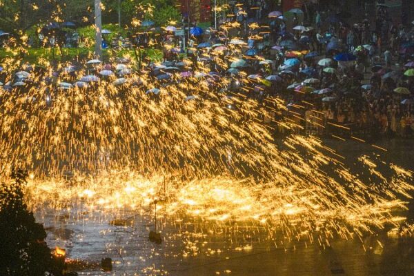 🔥 Molten Iron Magic Lights Up Wuzhou’s Night Sky 🌟 __Molten_Iron_Magic_Lights_Up_Wuzhou_s_Night_Sky__