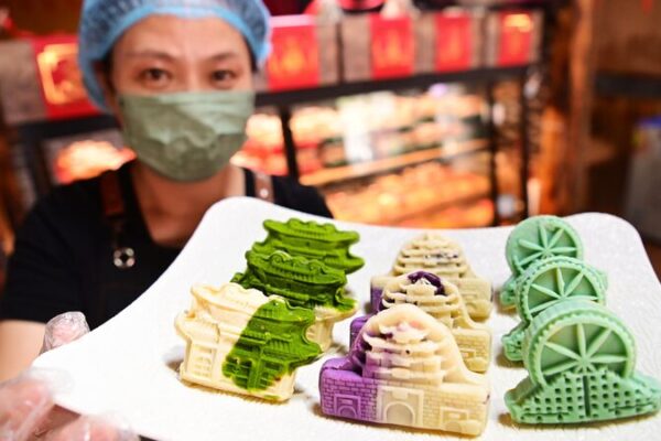 Mooncakes Reimagined: Tradition Meets Modern Trends 🥮✨ Mooncakes_Reimagined__Tradition_Meets_Modern_Trends___