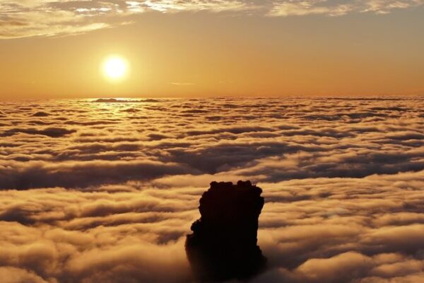 Mount Fanjing’s Dreamy Autumn Cloud Spectacle 🌥️🏔️ Mount_Fanjing_s_Dreamy_Autumn_Cloud_Spectacle_____ video poster