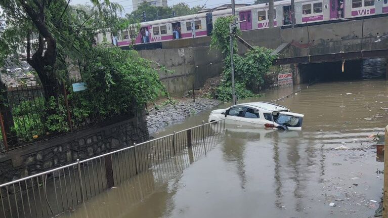 Mumbai_s_Heavy_Rains_Cause_Massive_Disruptions____